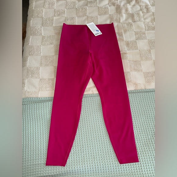 NWT Lululemon Glow Up HR Tight 28”
Size 14 - Picture 1 of 4